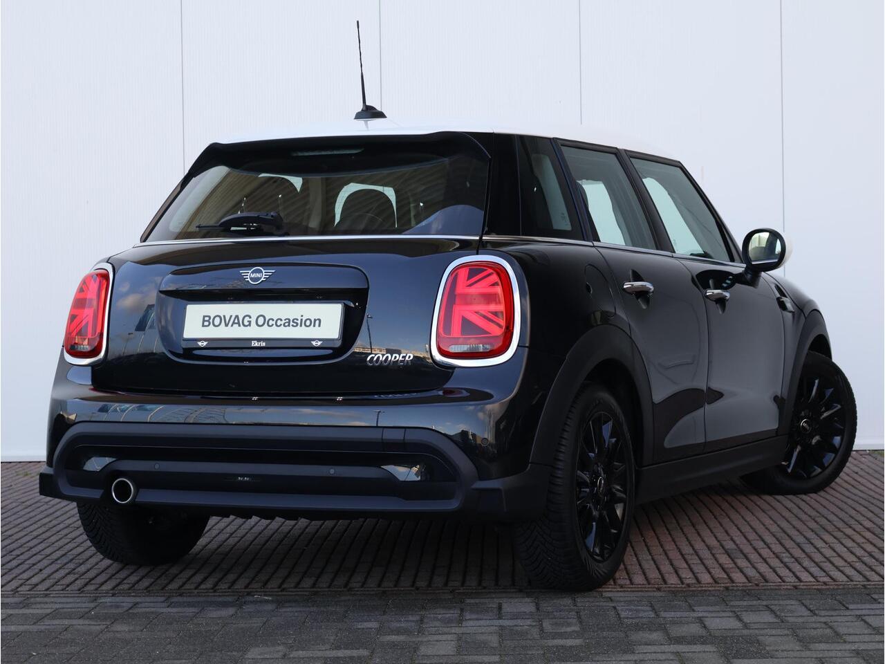 Mini COOPER Mini 1.5 Camden Edition / PDC / Climate Control / Navigatie / LED / 16'' LM / Lentevoordeel