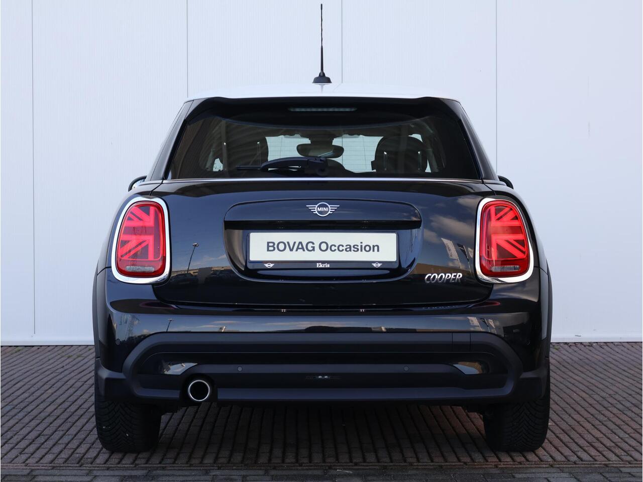 Mini COOPER Mini 1.5 Camden Edition / PDC / Climate Control / Navigatie / LED / 16'' LM / Lentevoordeel