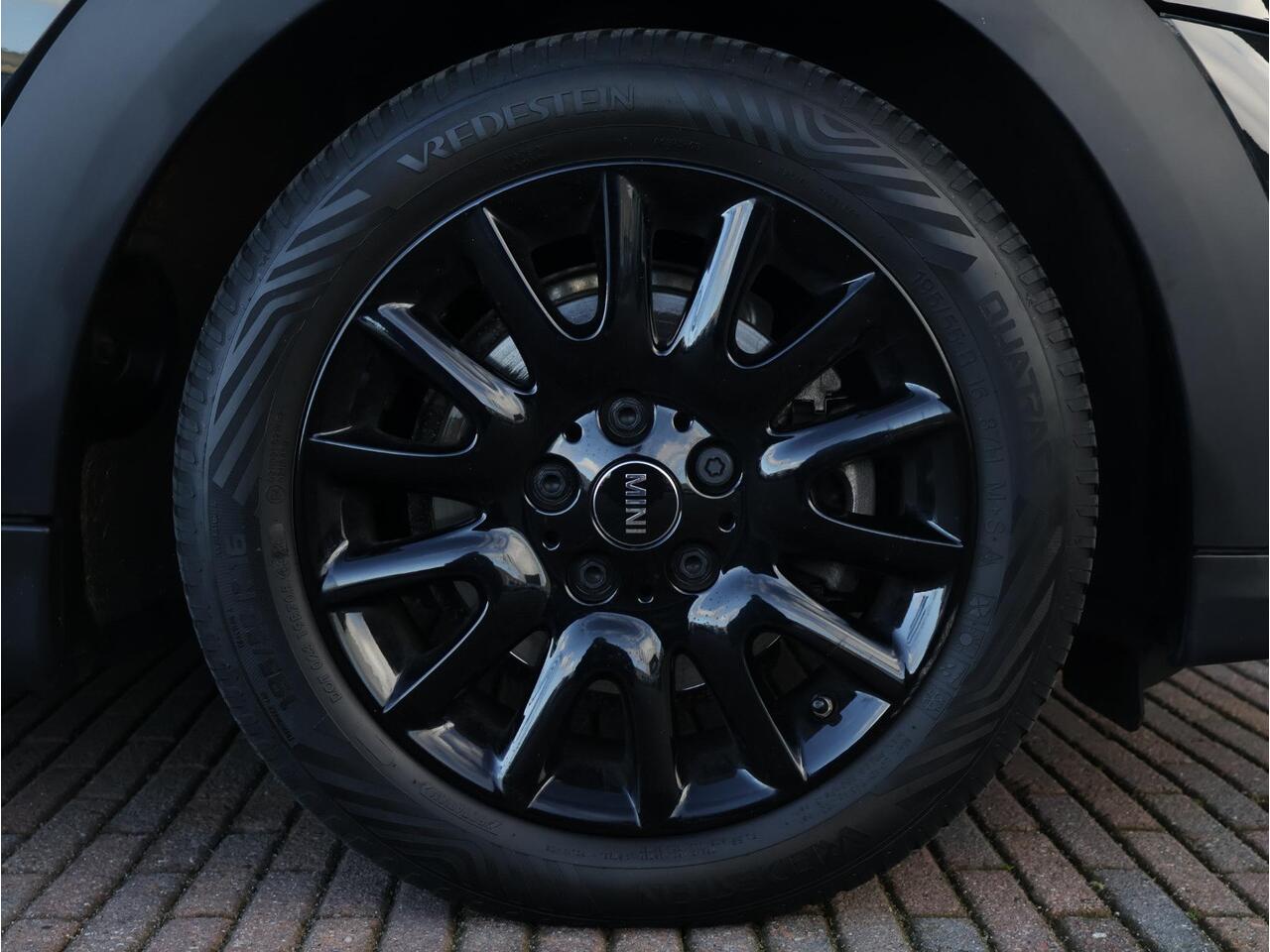 Mini COOPER Mini 1.5 Camden Edition / PDC / Climate Control / Navigatie / LED / 16'' LM / Lentevoordeel