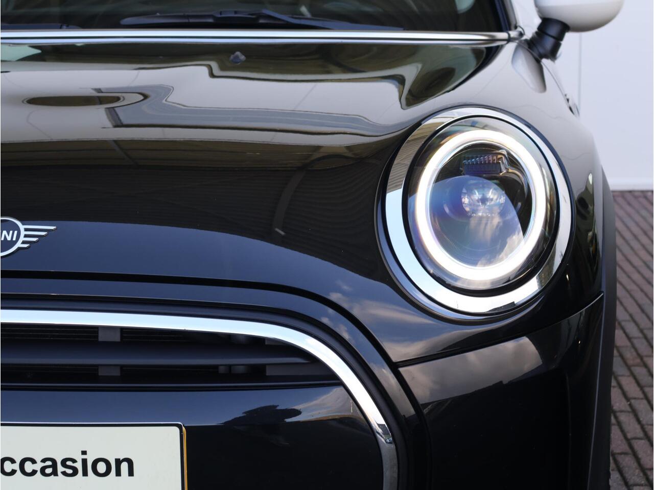 Mini COOPER Mini 1.5 Camden Edition / PDC / Climate Control / Navigatie / LED / 16'' LM / Lentevoordeel