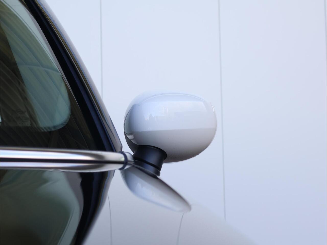 Mini COOPER Mini 1.5 Camden Edition / PDC / Climate Control / Navigatie / LED / 16'' LM / Lentevoordeel