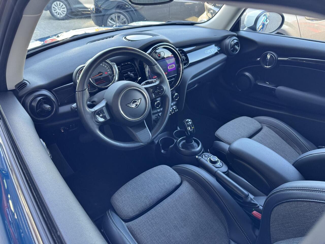 Mini COOPER Mini 1.5 Camden Edition NL-AUTO | LAGE KM STAND | NAVI | 1/2 LEDER