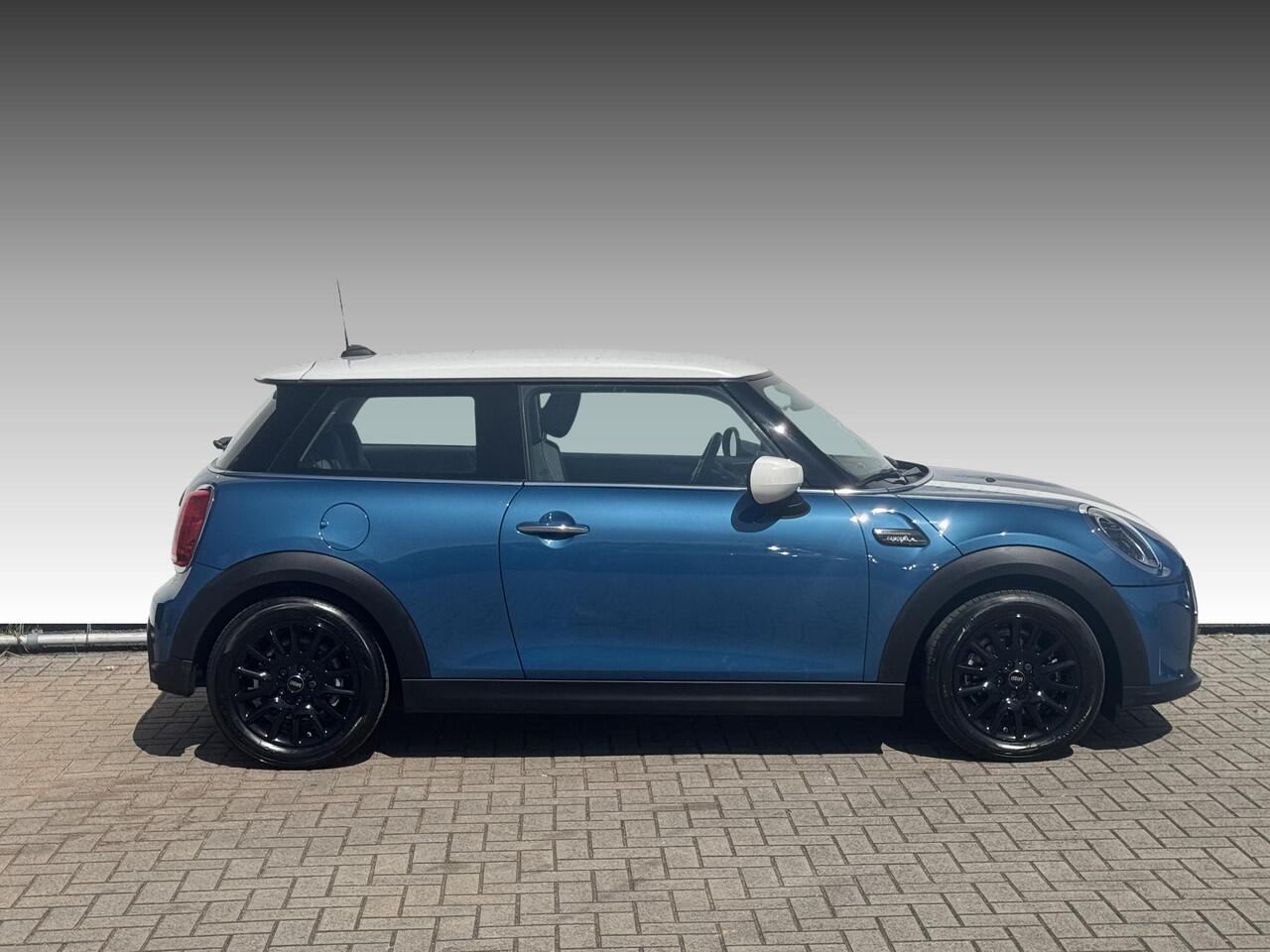 Mini COOPER Mini 1.5 Camden Edition NL-AUTO | LAGE KM STAND | NAVI | 1/2 LEDER