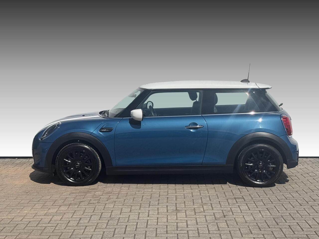Mini COOPER Mini 1.5 Camden Edition NL-AUTO | LAGE KM STAND | NAVI | 1/2 LEDER