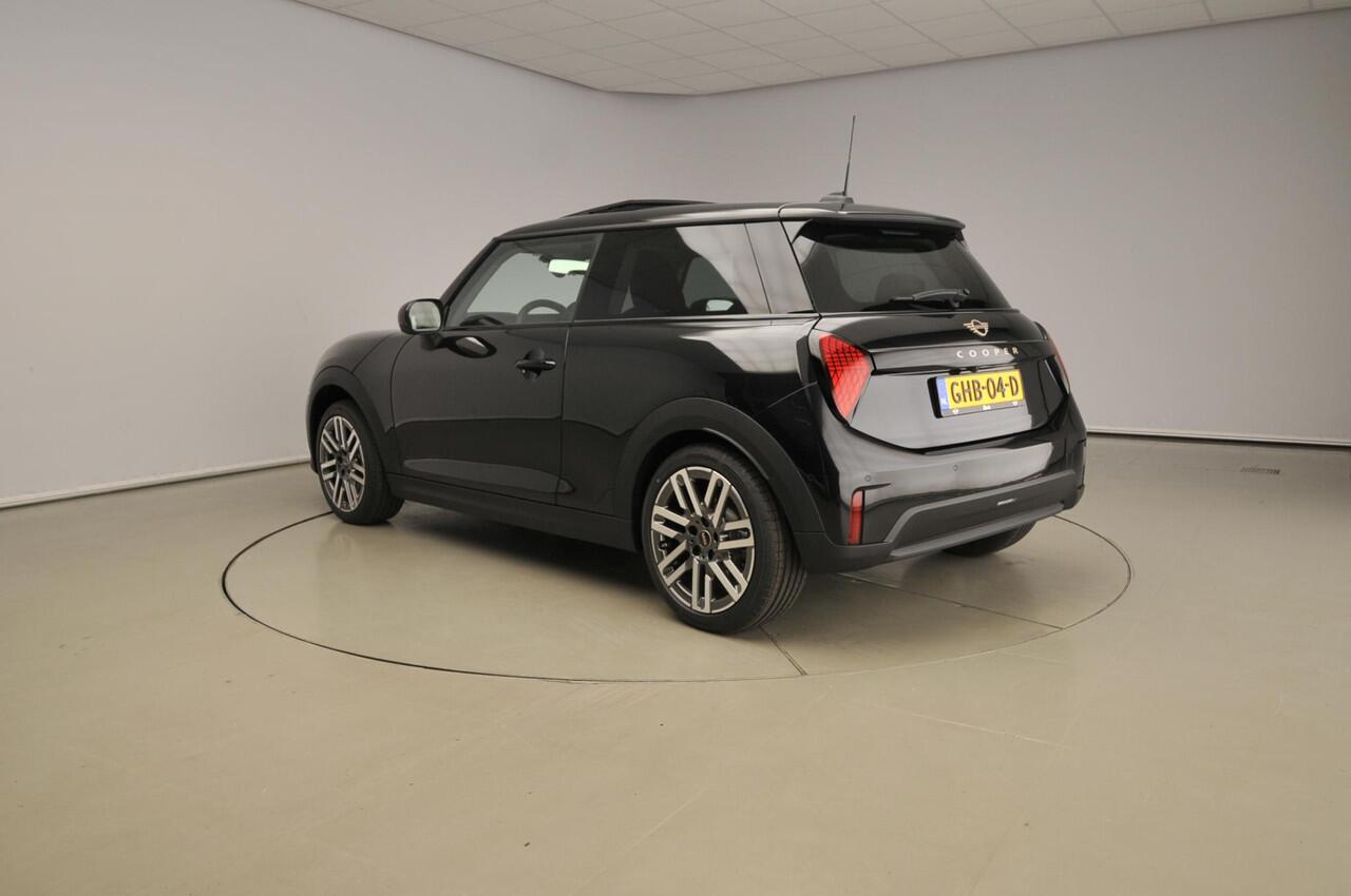 Mini COOPER 3-deurs C Classic | Harman/Kardon | Navigatie AR | Panoramadak | Alu velgen 17" | Stoel + Stuurwiel verwarmd