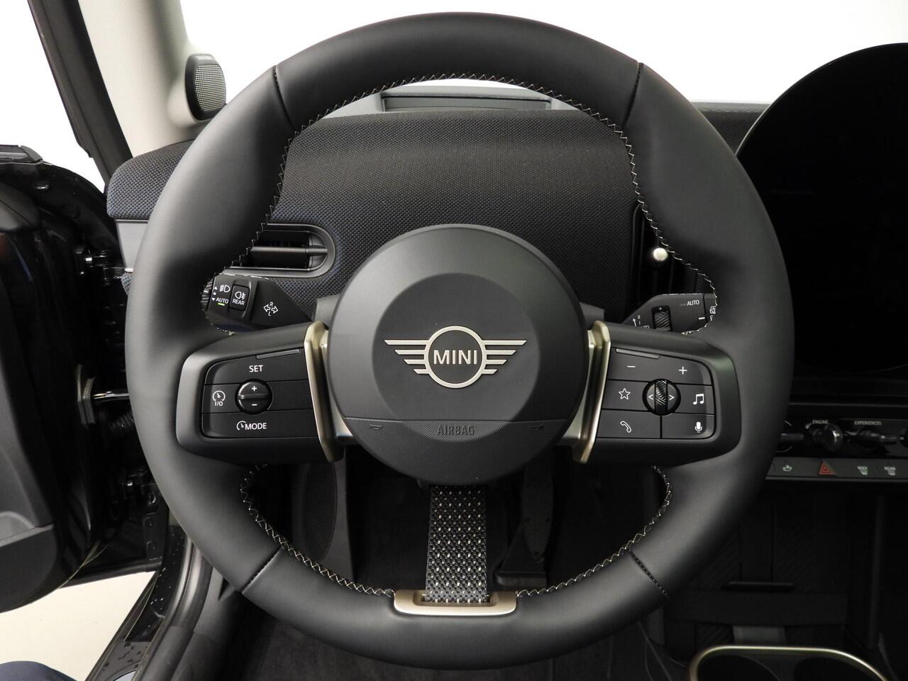 Mini COOPER 3-deurs C Classic | Harman/Kardon | Navigatie AR | Panoramadak | Alu velgen 17" | Stoel + Stuurwiel verwarmd