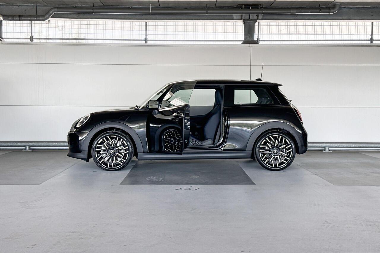 Mini COOPER 3-deurs 1.5 Cooper C Favoured S MINI Cooper 3-deurs 1.5 Cooper C Favoured | Pakket S | Dak in carrosseriekleur