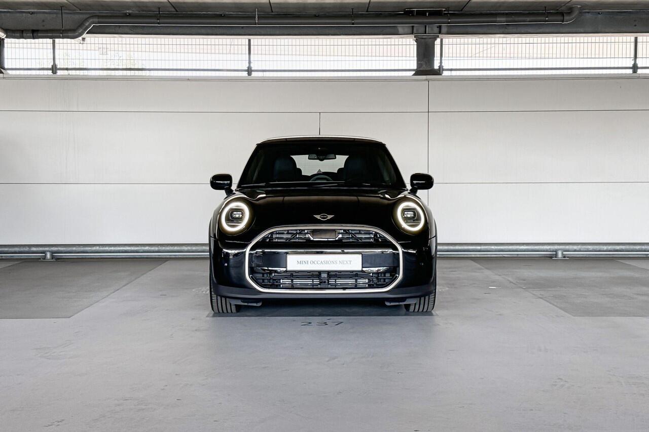 Mini COOPER 3-deurs 1.5 Cooper C Favoured S MINI Cooper 3-deurs 1.5 Cooper C Favoured | Pakket S | Dak in carrosseriekleur