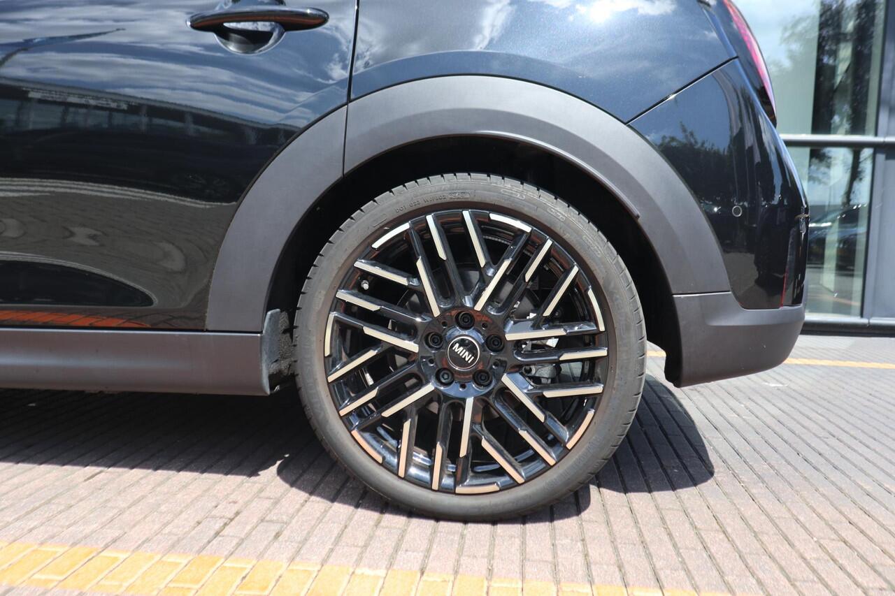 Mini COOPER 5-deurs C / Favoured Trim + Pakket S