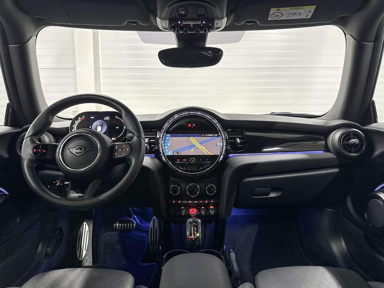 Mini COOPER 3-Deurs 1.5 Resolute Go Edition | Panoramadak | Stoelverwarming | Apple Carplay/Android Auto