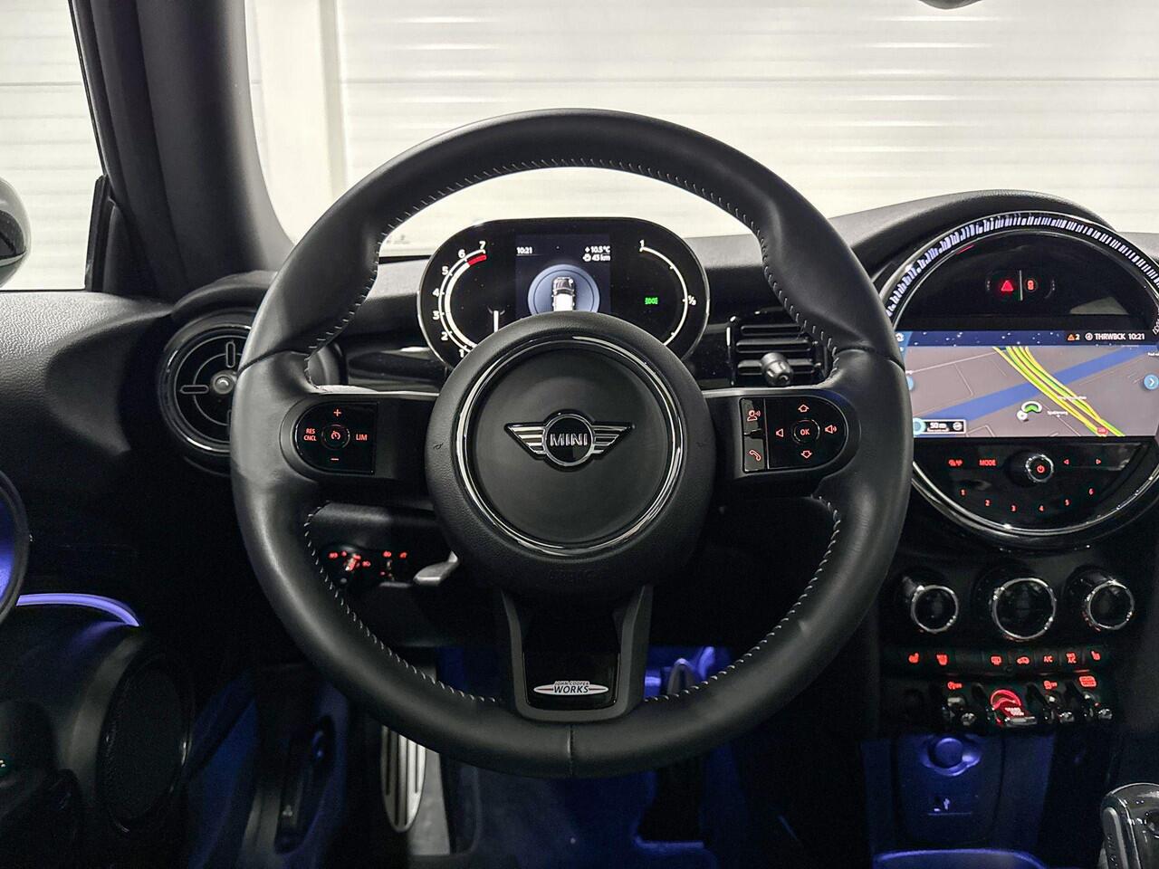 Mini COOPER 3-Deurs 1.5 Resolute Go Edition | Panoramadak | Stoelverwarming | Apple Carplay/Android Auto