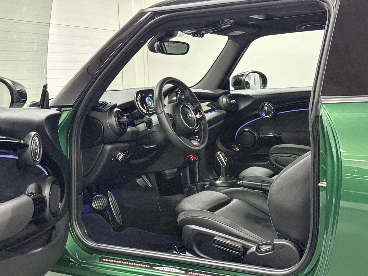 Mini COOPER 3-Deurs 1.5 Resolute Go Edition | Panoramadak | Stoelverwarming | Apple Carplay/Android Auto