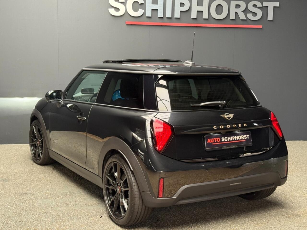 Mini COOPER Cooper 3-drs C 156pk Jcw 18 lmv Pano leer Key-less Head-up