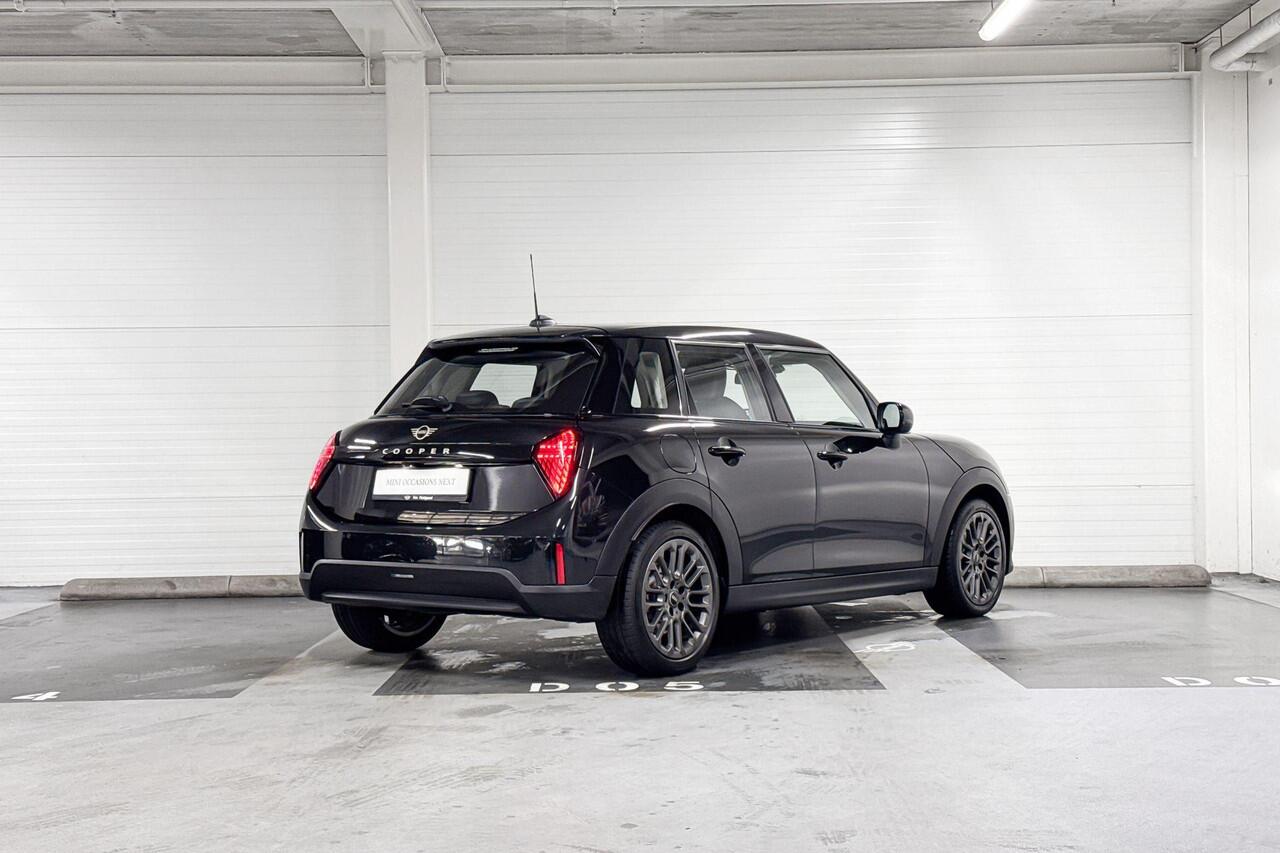 Mini COOPER 5-deurs 1.5 C Classic | Stoelverwarming | Achteruitrijcamera | Head-Up Display