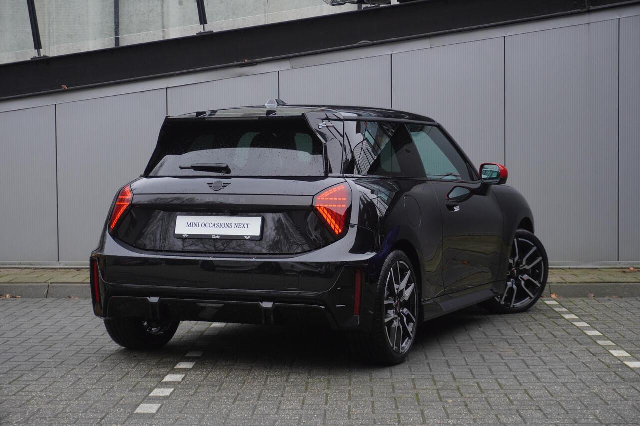 Mini COOPER 3-deurs E John Cooper Works Uitvoering | Pakket XL | Alarmsysteem klasse 3 | Glazen panoramadak | Driving Assistant Plus | HIFI System Harman Kardon