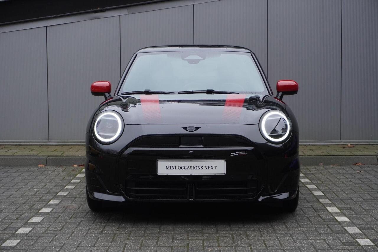 Mini COOPER 3-deurs E John Cooper Works Uitvoering | Pakket XL | Alarmsysteem klasse 3 | Glazen panoramadak | Driving Assistant Plus | HIFI System Harman Kardon