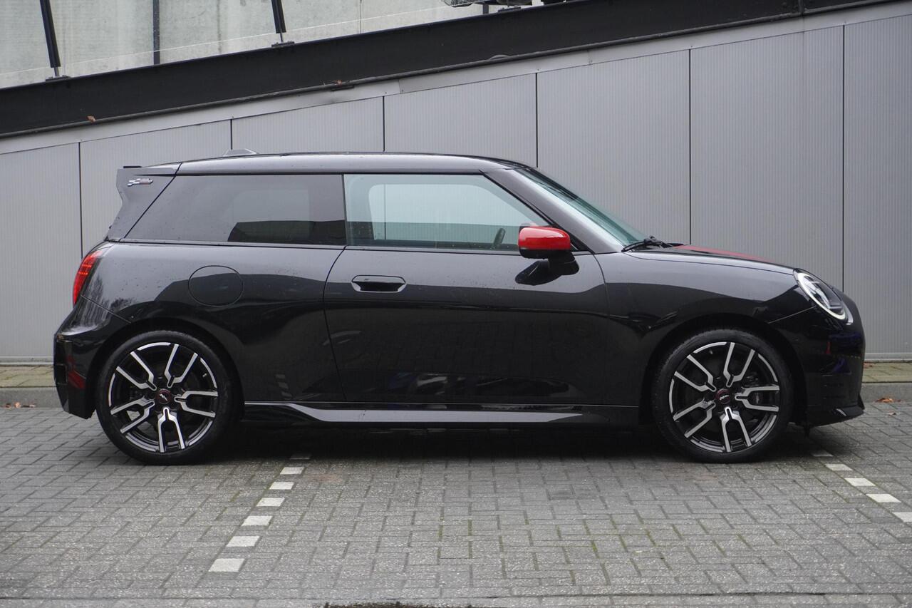 Mini COOPER 3-deurs E John Cooper Works Uitvoering | Pakket XL | Alarmsysteem klasse 3 | Glazen panoramadak | Driving Assistant Plus | HIFI System Harman Kardon