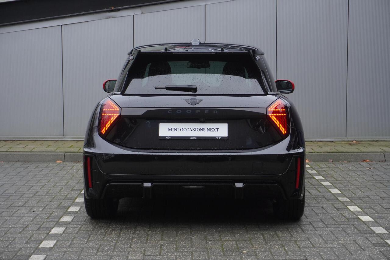 Mini COOPER 3-deurs E John Cooper Works Uitvoering | Pakket XL | Alarmsysteem klasse 3 | Glazen panoramadak | Driving Assistant Plus | HIFI System Harman Kardon