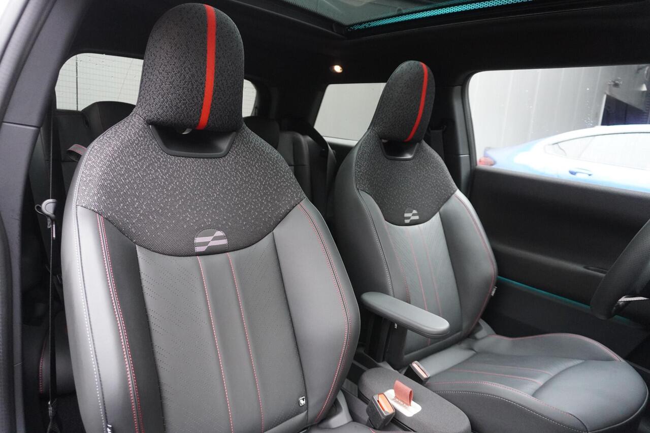 Mini COOPER 3-deurs E John Cooper Works Uitvoering | Pakket XL | Alarmsysteem klasse 3 | Glazen panoramadak | Driving Assistant Plus | HIFI System Harman Kardon