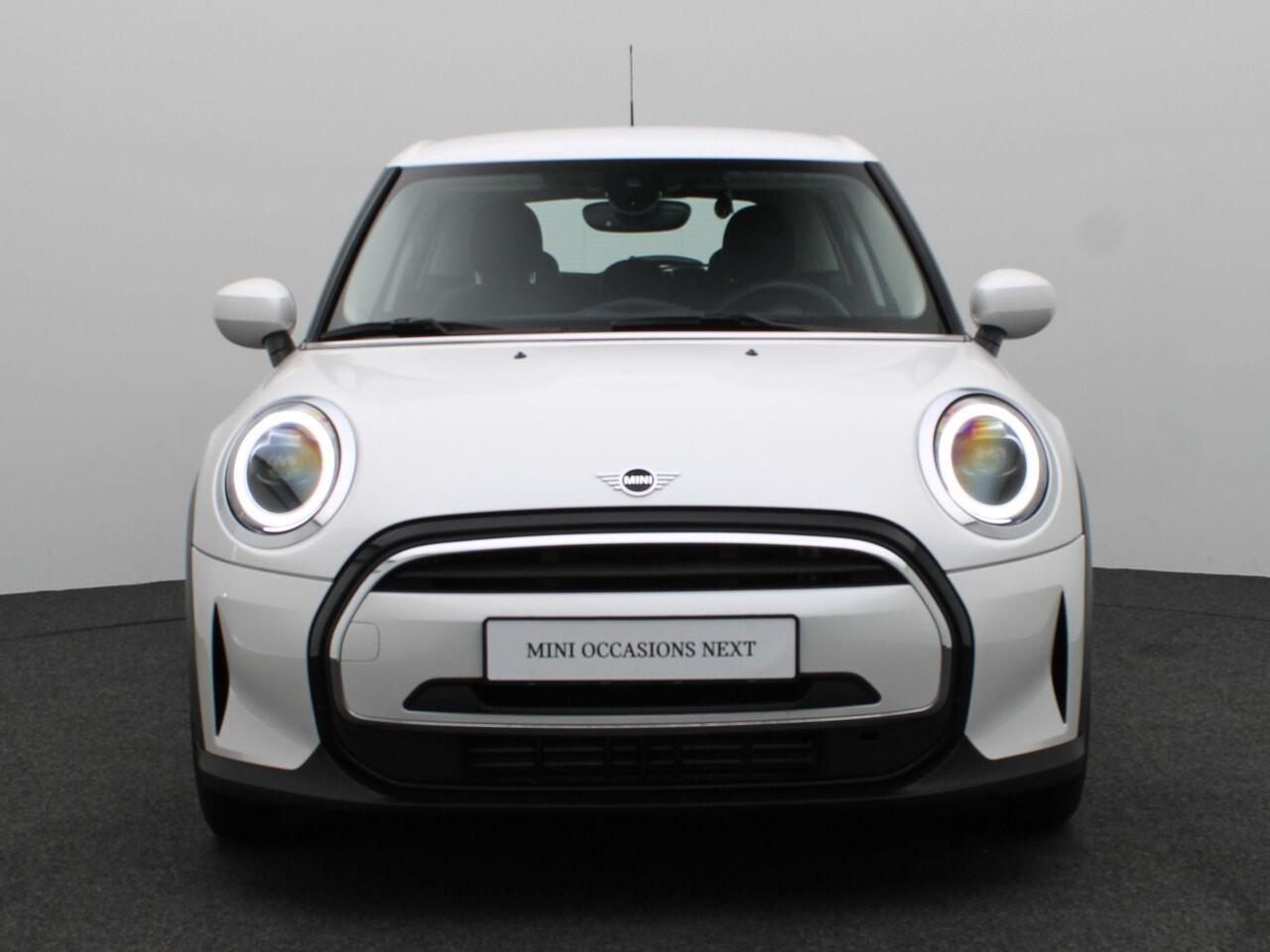 Mini COOPER 5-deurs Classic + Balance Pack + PDC Achter + LED Koplampen + DAB + 16''