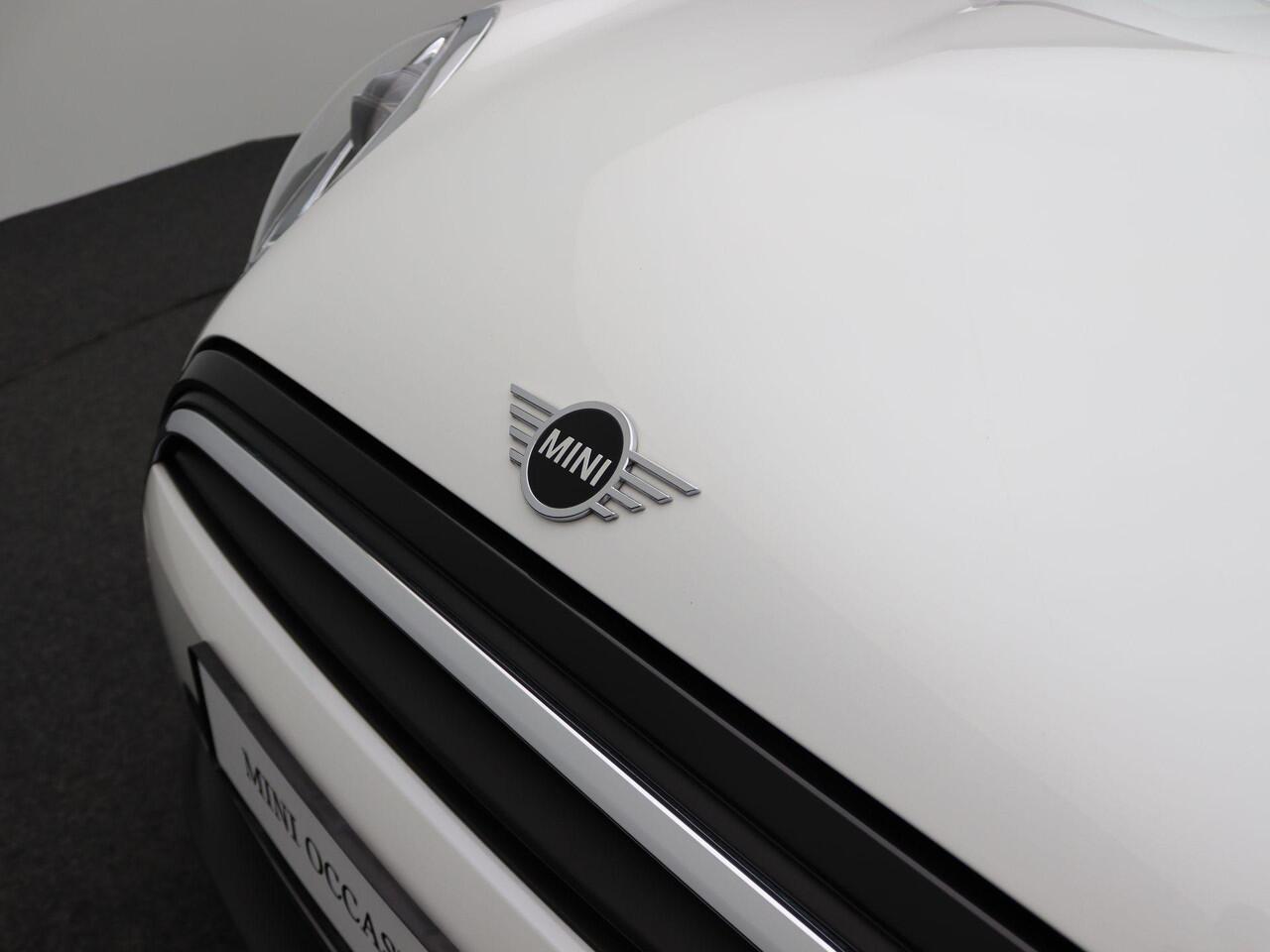 Mini COOPER 5-deurs Classic + Balance Pack + PDC Achter + LED Koplampen + DAB + 16''