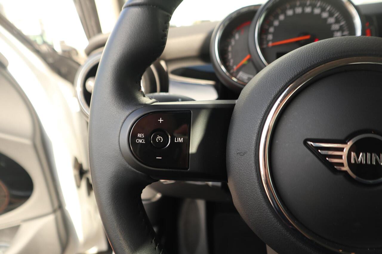 Mini COOPER 5-Deurs | Cruise Control | Parkeersensor Achter | LED Koplampen