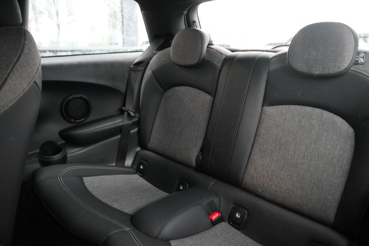 Mini COOPER 3-deurs | Parkeersensoren achter | NAVI