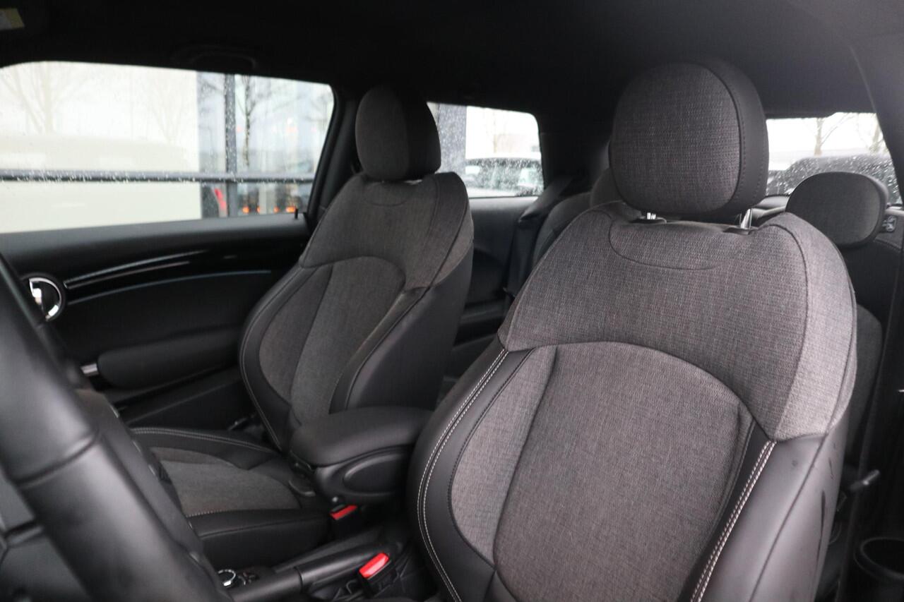 Mini COOPER 3-deurs | Parkeersensoren achter | NAVI