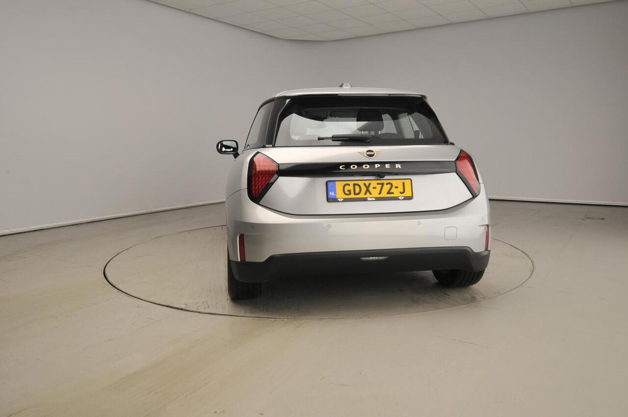 Mini COOPER 3-deurs E Pakket XS / LED / Driving assist / Park assist / Alu wielen 17 inch