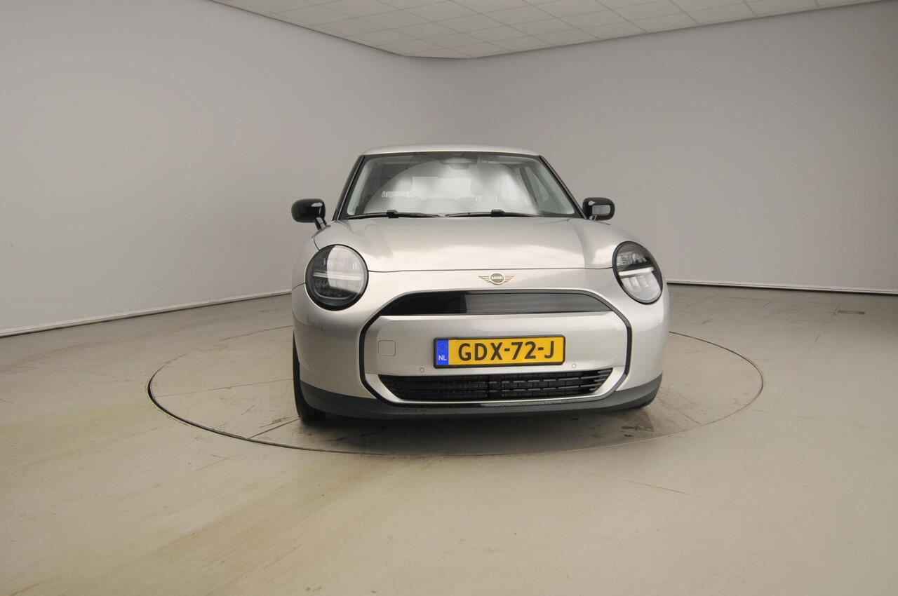 Mini COOPER 3-deurs E Pakket XS / LED / Driving assist / Park assist / Alu wielen 17 inch