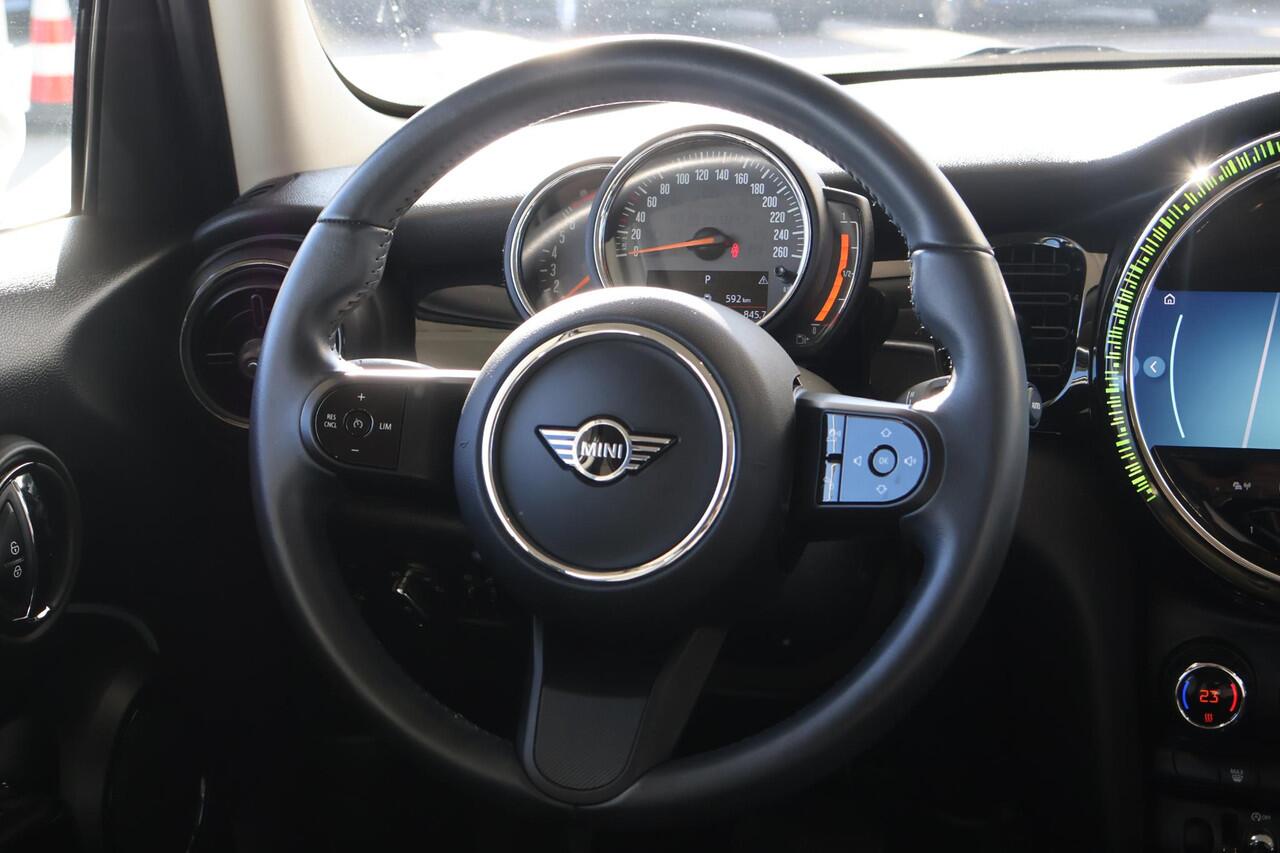 Mini COOPER 5-deurs 1.5 Classic | Cruise Control | Parkeersensor Achter | LED Koplampen