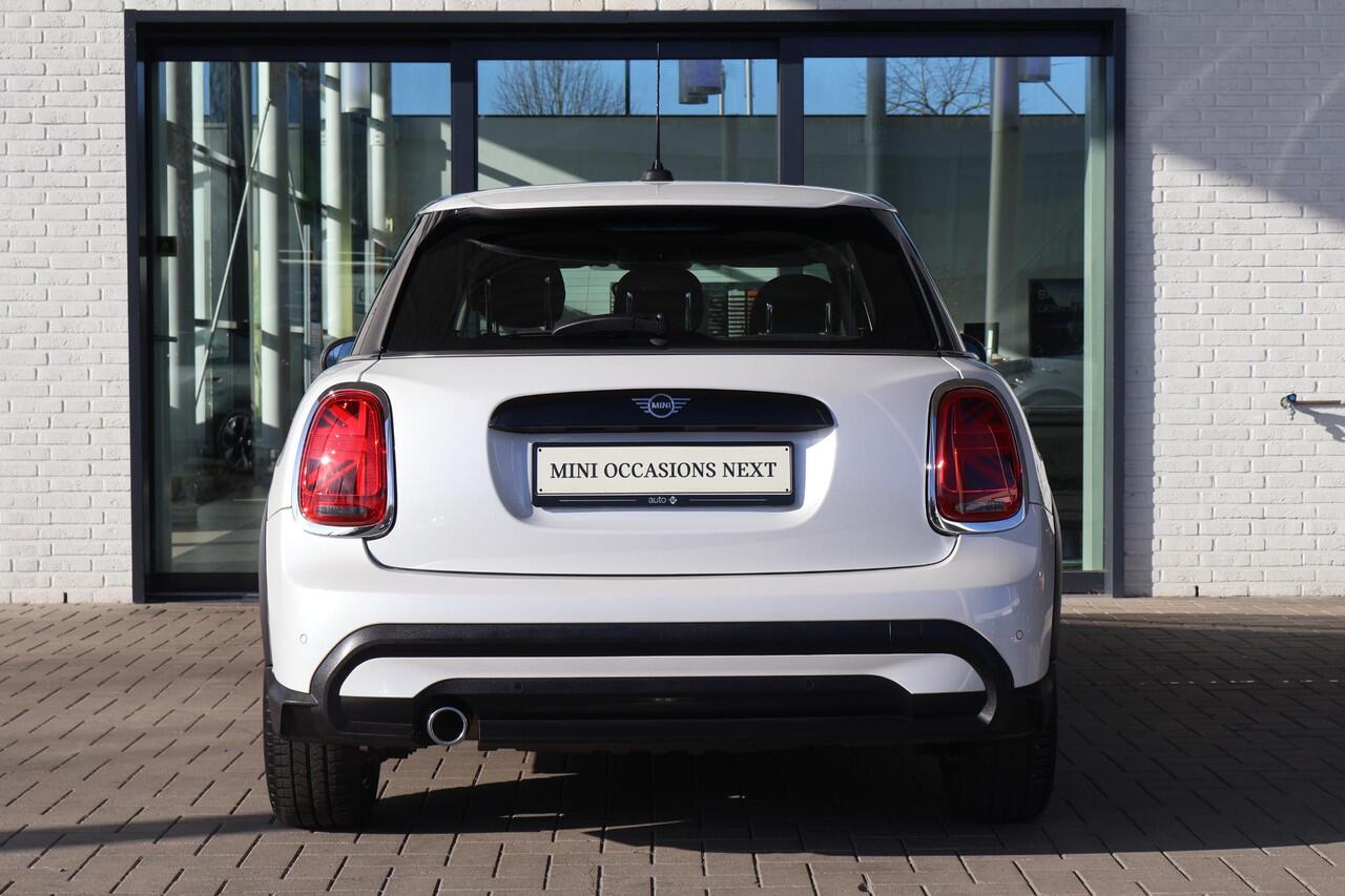 Mini COOPER 5-deurs 1.5 Classic | Cruise Control | Parkeersensor Achter | LED Koplampen