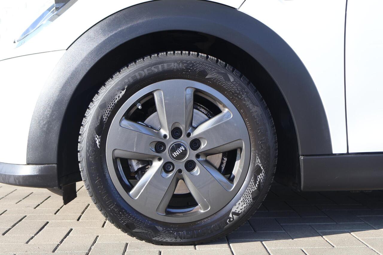 Mini COOPER 5-deurs 1.5 Classic | Cruise Control | Parkeersensor Achter | LED Koplampen