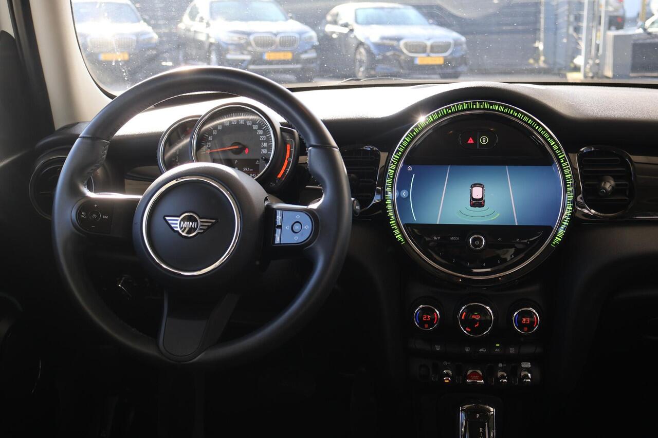 Mini COOPER 5-deurs 1.5 Classic | Cruise Control | Parkeersensor Achter | LED Koplampen