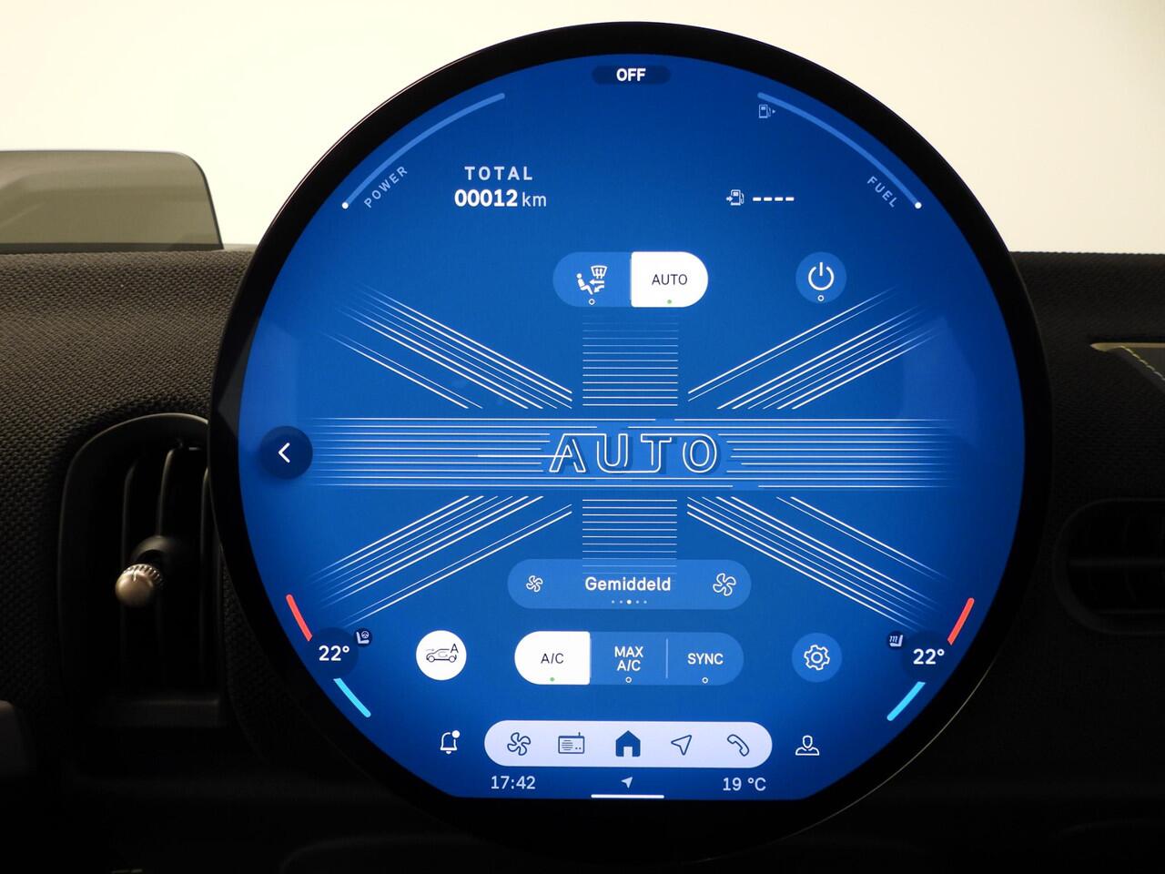 Mini COOPER 3-deurs C Automaat / LED / Stoelverwarming / Pakket S / Head-up / Park assist / Alu wielen 17 inch