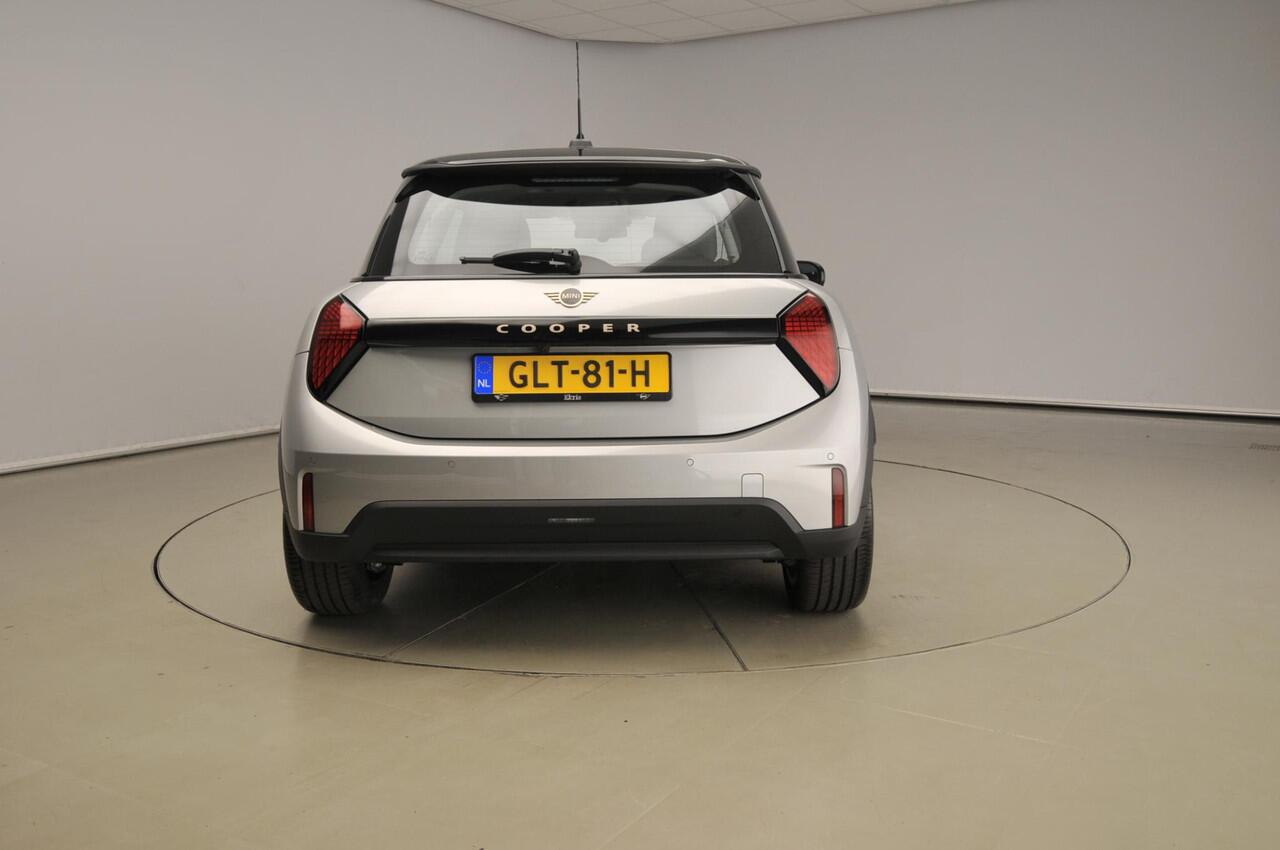 Mini COOPER 3-deurs C Automaat / LED / Stoelverwarming / Pakket S / Head-up / Park assist / Alu wielen 17 inch