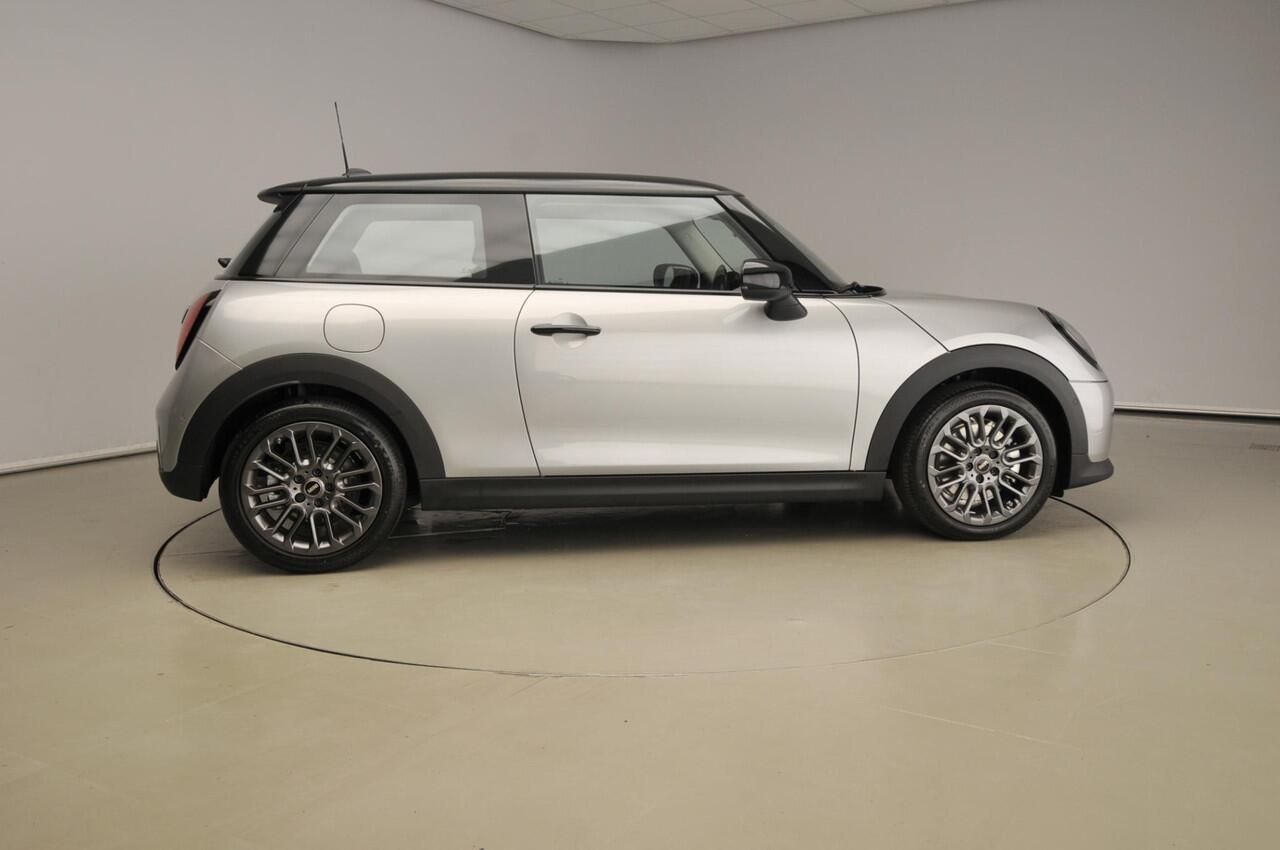 Mini COOPER 3-deurs C Automaat / LED / Stoelverwarming / Pakket S / Head-up / Park assist / Alu wielen 17 inch