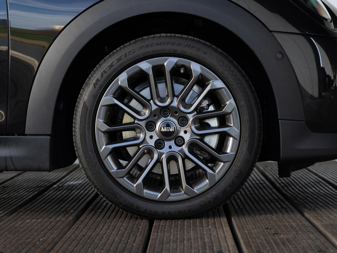 Mini COOPER C Essential + XS-pakket | Lentevoordeel