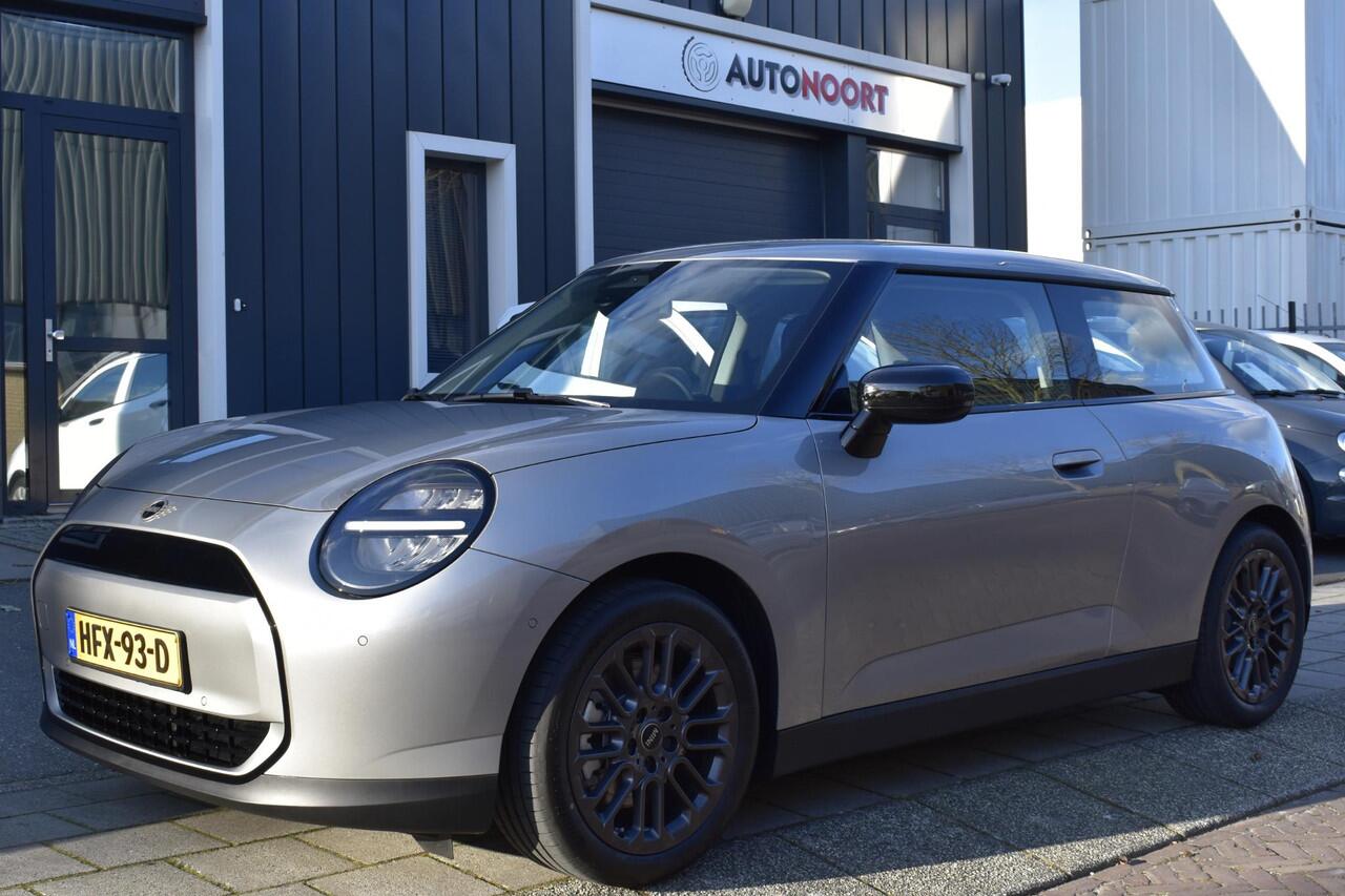 Mini COOPER 2025 E Essential XS 40.7 kWh 2025 NIEUW 17'inch Volledige BMW dealer garantie