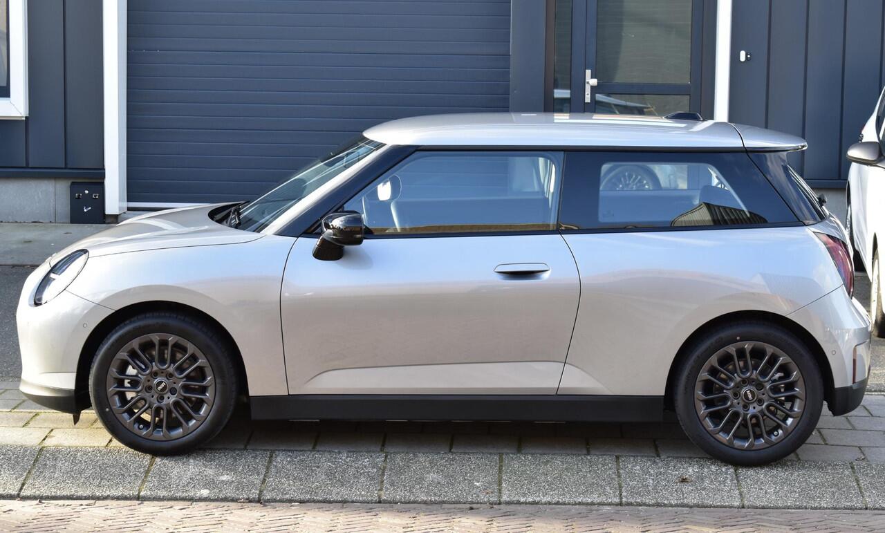 Mini COOPER 2025 E Essential XS 40.7 kWh 2025 NIEUW 17'inch Volledige BMW dealer garantie