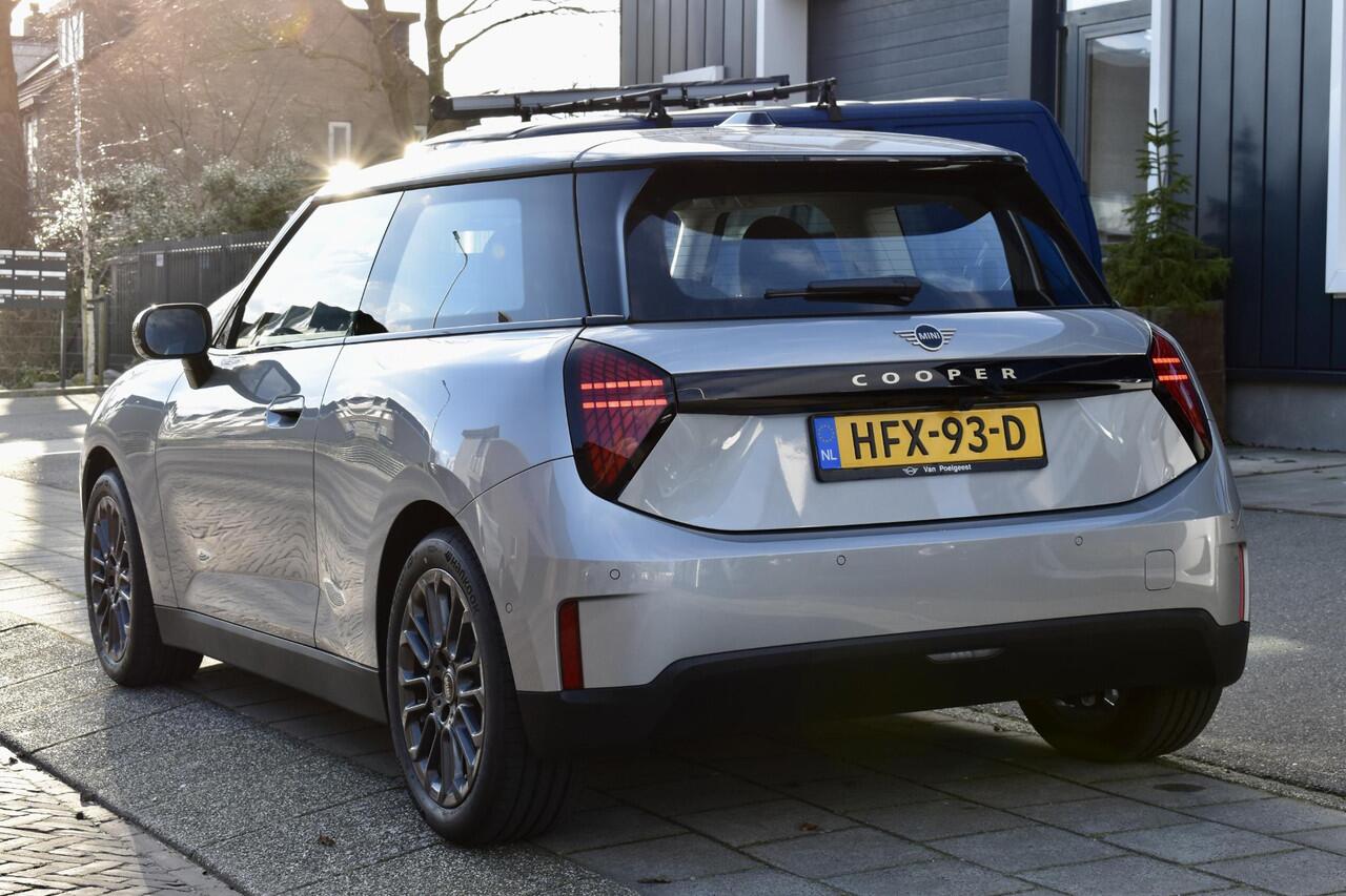 Mini COOPER 2025 E Essential XS 40.7 kWh 2025 NIEUW 17'inch Volledige BMW dealer garantie