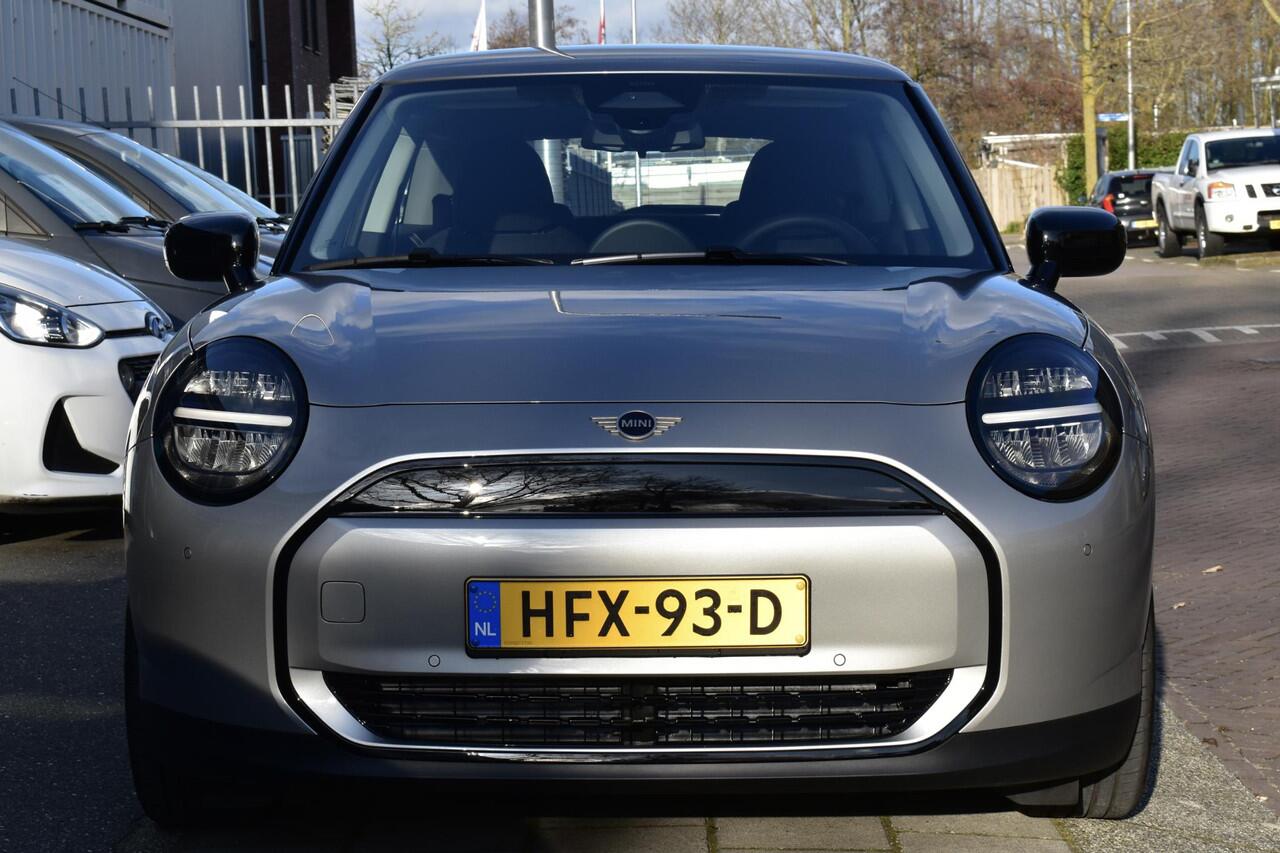 Mini COOPER 2025 E Essential XS 40.7 kWh 2025 NIEUW 17'inch Volledige BMW dealer garantie