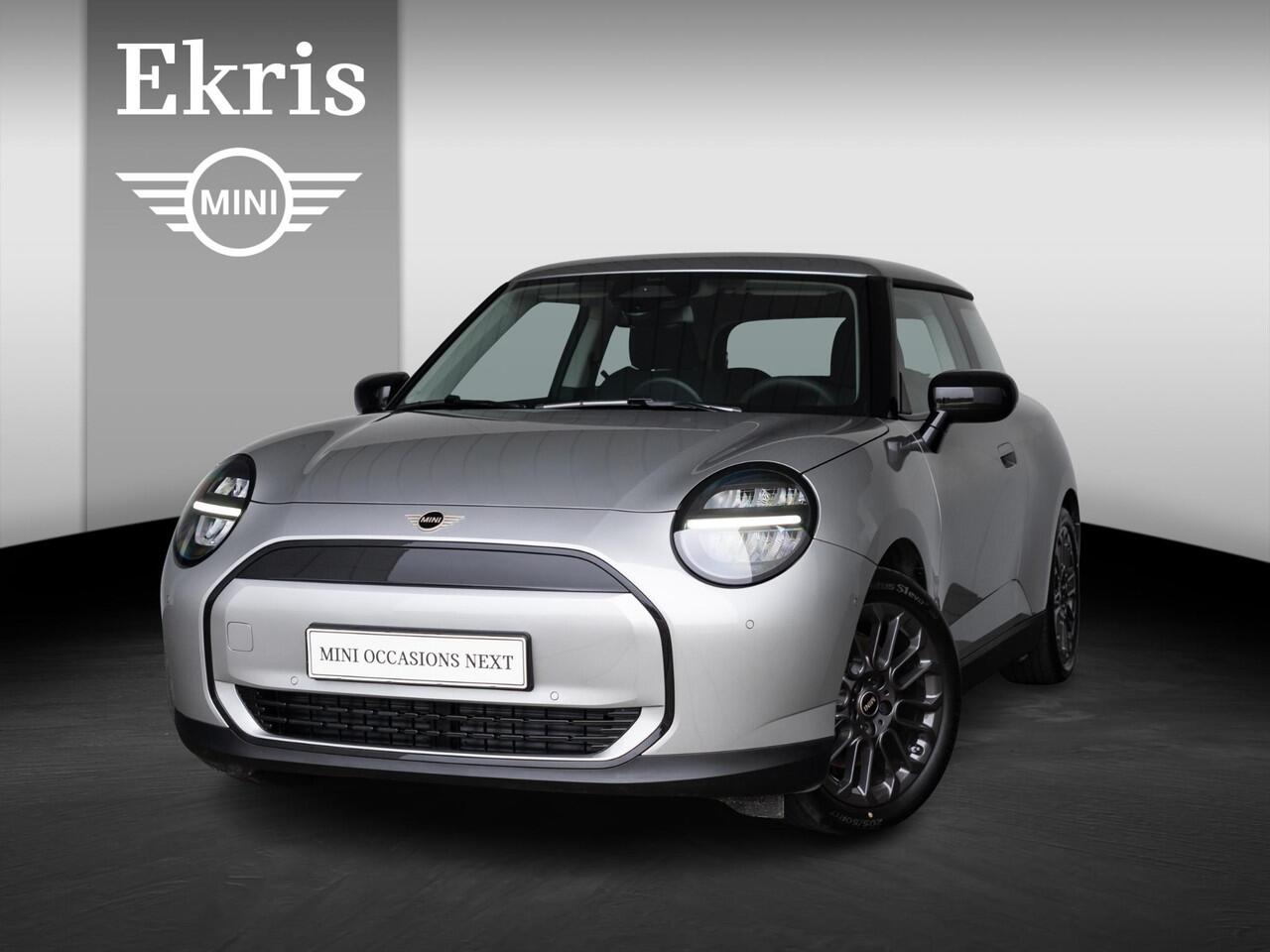 Mini COOPER E Essential + 17 inch + Navigatie + Apple Carplay + Warmtepomp