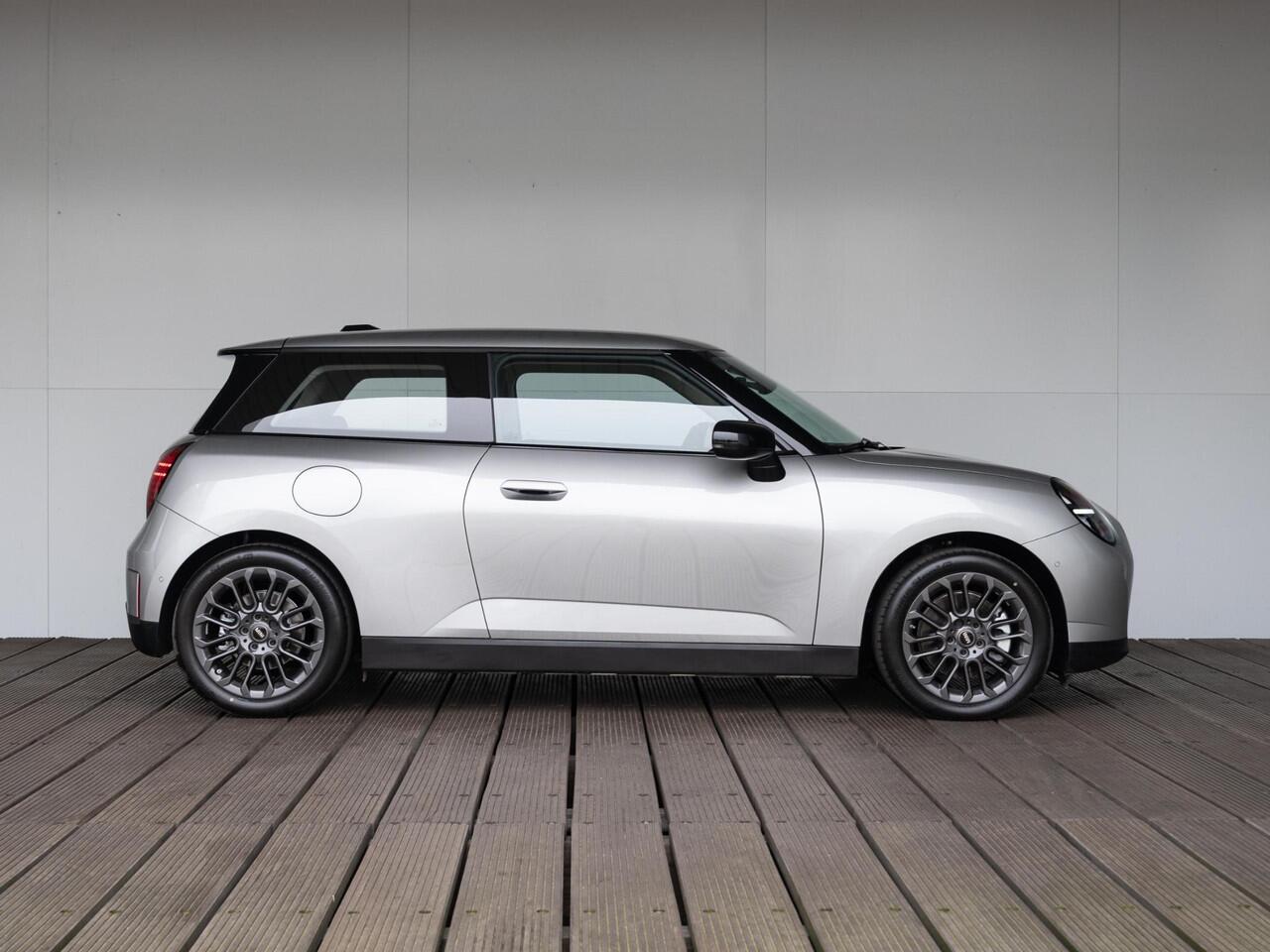 Mini COOPER E Essential + 17 inch + Navigatie + Apple Carplay + Warmtepomp