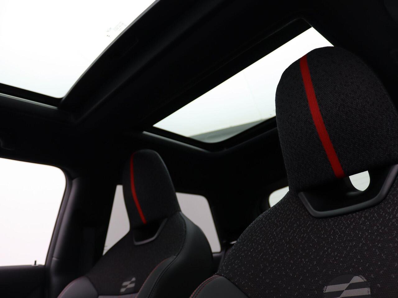 Mini COOPER 3-Deurs John Cooper Works + Pakket M + Driving Assistant + Glazen panoramadak + Parking Assistant + 17''