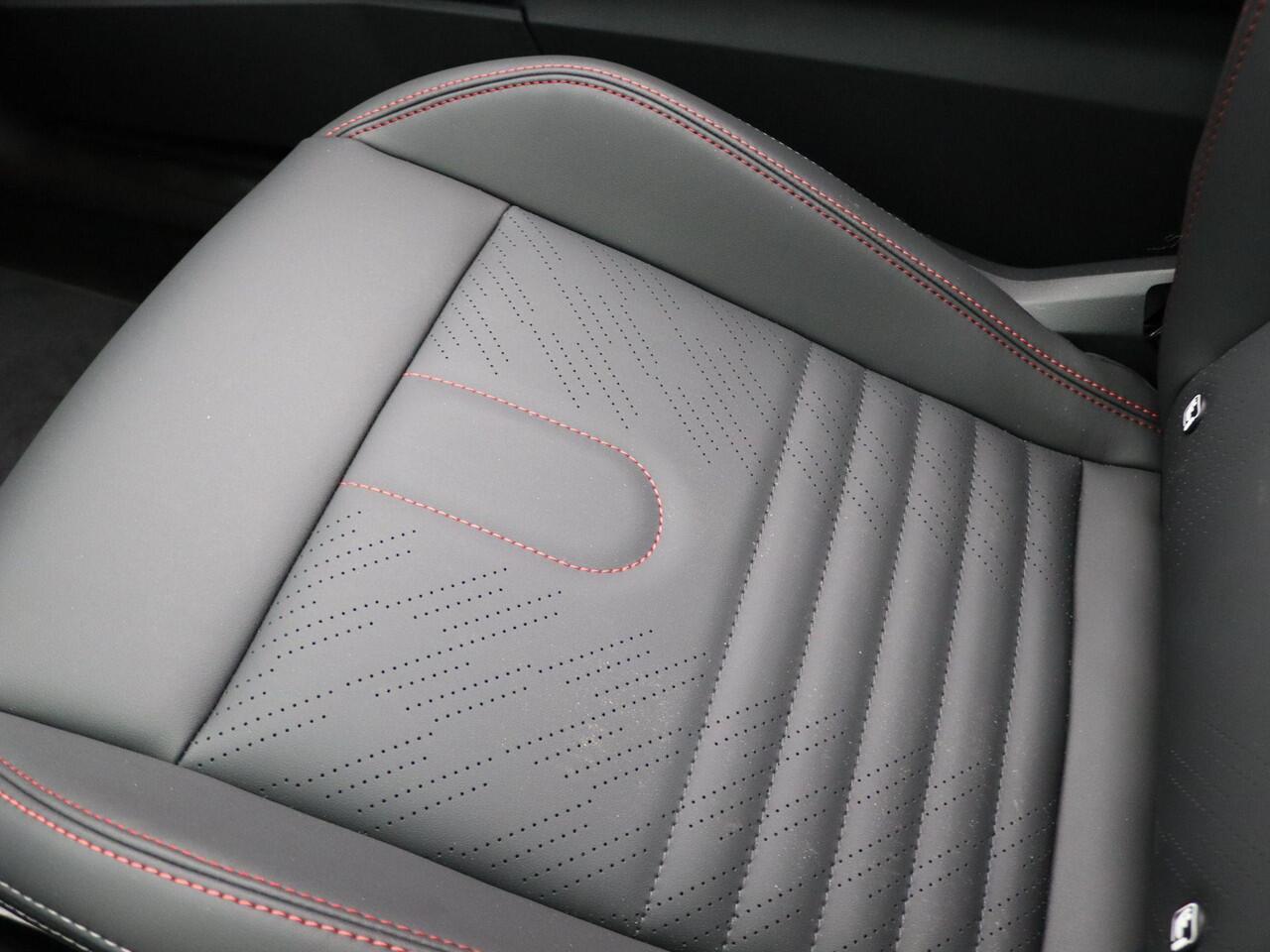 Mini COOPER 3-Deurs John Cooper Works + Pakket M + Driving Assistant + Glazen panoramadak + Parking Assistant + 17''