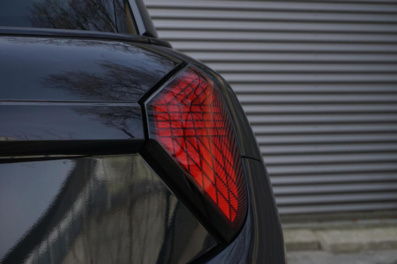 Mini COOPER 3-deurs C Classic Uitvoering | Pakket M | Glazen panoramadak | Driving Assistant | Parking Assistant | MINI Head-Up Display