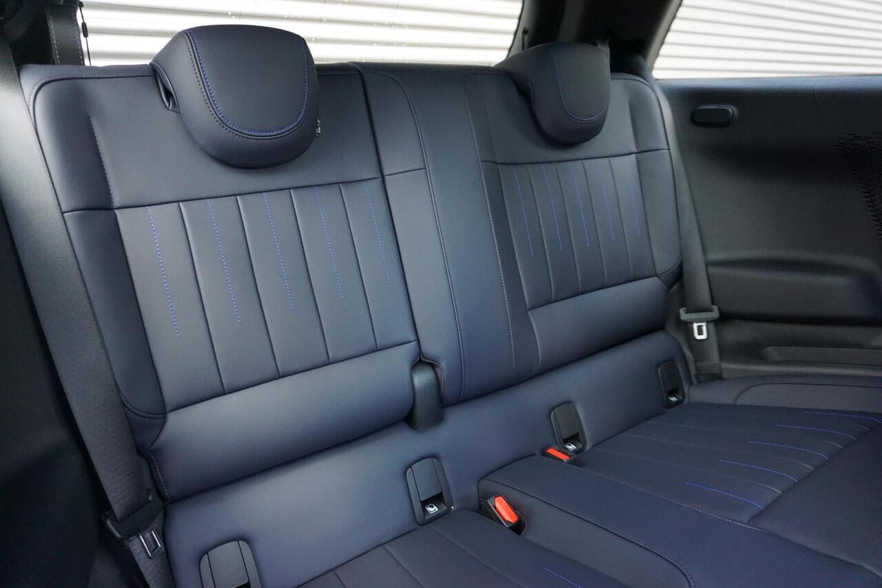 Mini COOPER 3-deurs E Favoured Trim | Pakket M | Comfort Access | Glazen panoramadak | MINI Head-Up Display | Parking Assistant | Driving Assistant