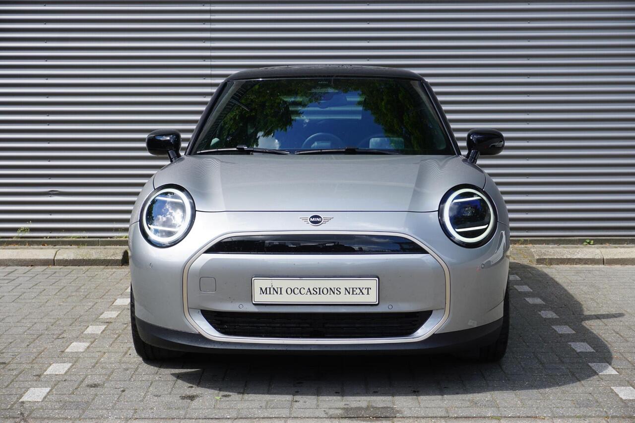 Mini COOPER 3-deurs E Favoured Trim | Pakket M | Comfort Access | Glazen panoramadak | MINI Head-Up Display | Parking Assistant | Driving Assistant