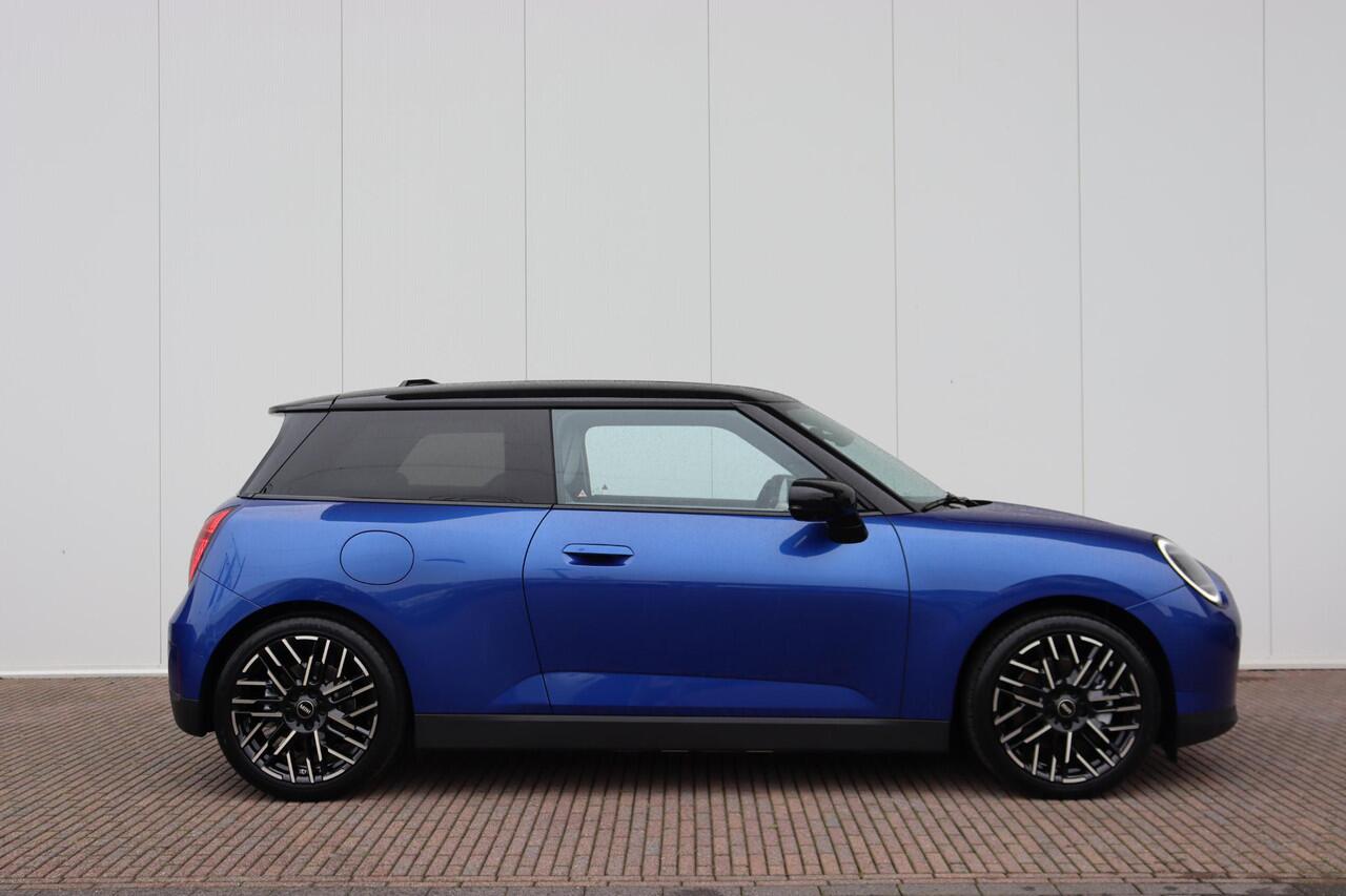 Mini COOPER 3-deurs E | Favoured L 18 inch/ Stuurwiel verwarming/ Comfort Access/ panoramadak/ Harman-Kardon/ Panoramadak